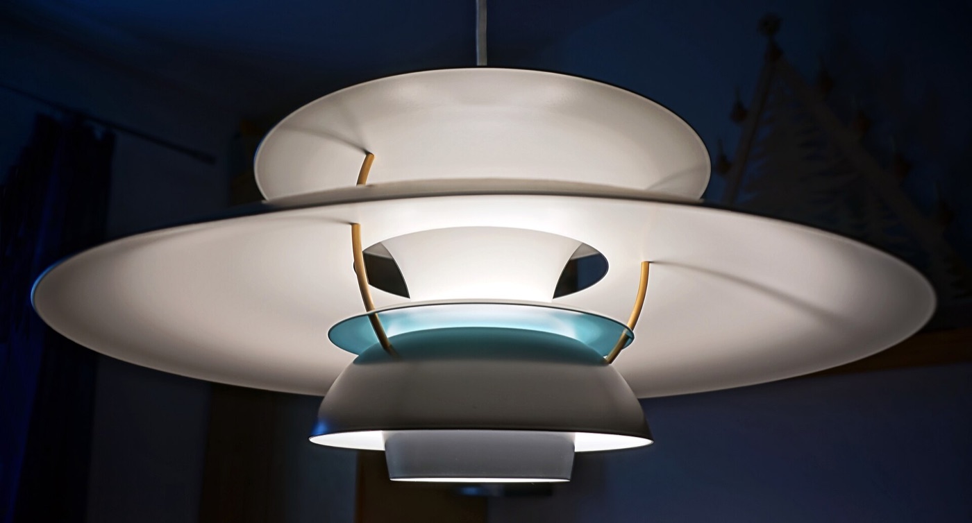 多層シェードで光源を包むPH5 pendant lamp